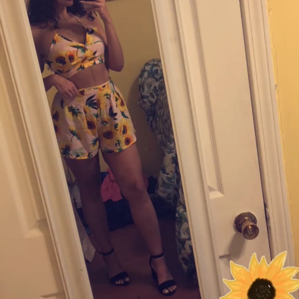 Matching sunflower set - Picture 4 of 4